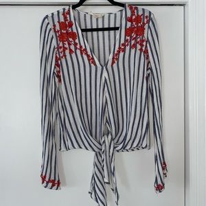 Long sleeve printed top.